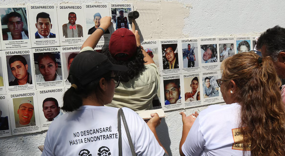 Foto: Cortesía Colectivos colocan rostros de desaparecidos en Fiscalía de Guerrero