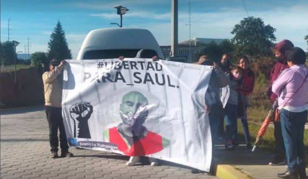 Foto: Cortesía Bloquean carretera en Tlalcuapan exigiendo justicia y revisión del caso Saúl N