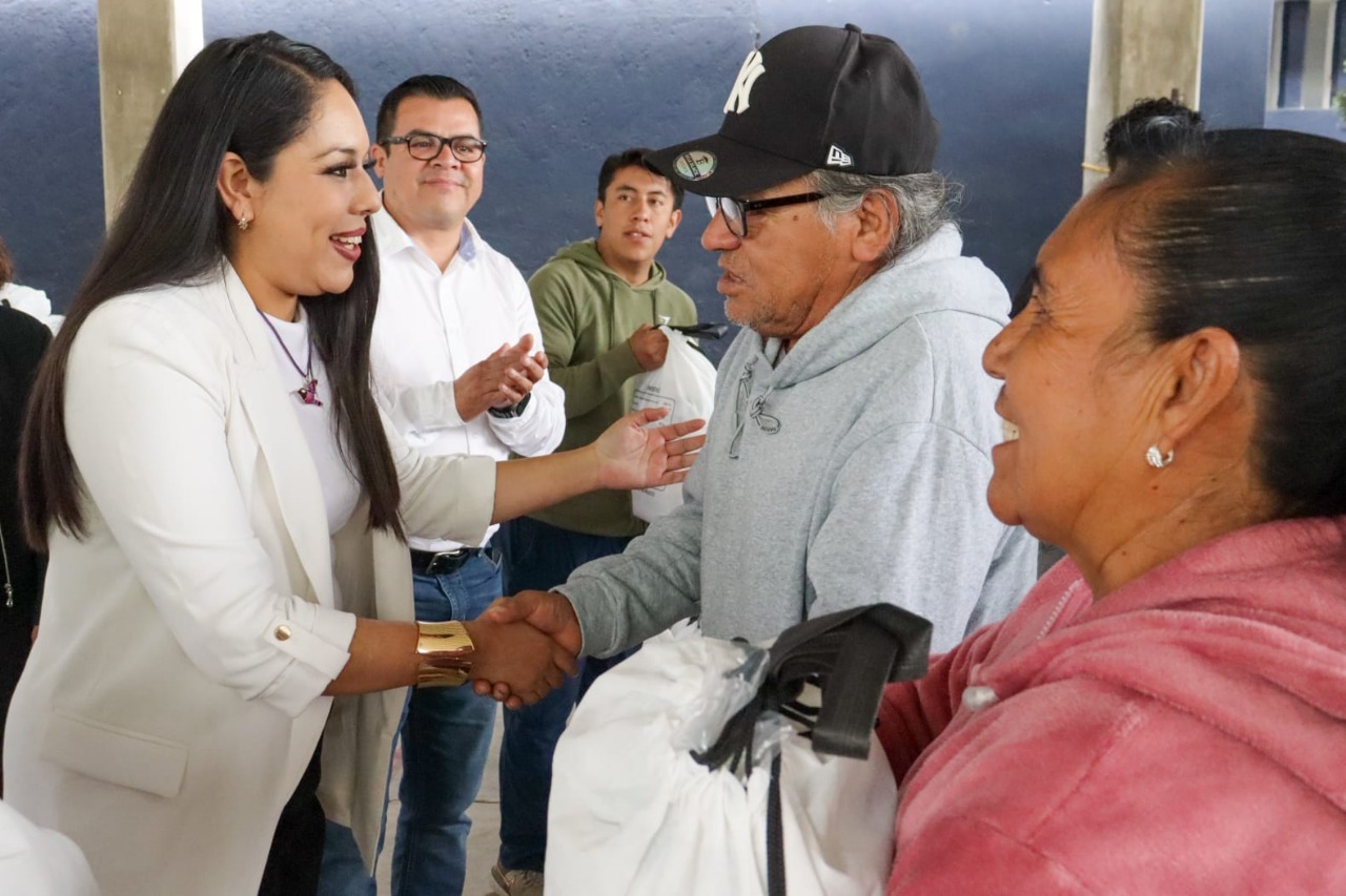 Comunicado oficial Sensibilidad y compromiso: Gobierno de Tonantzin Fernández entrega apoyos alimentarios a sectores vulnerables