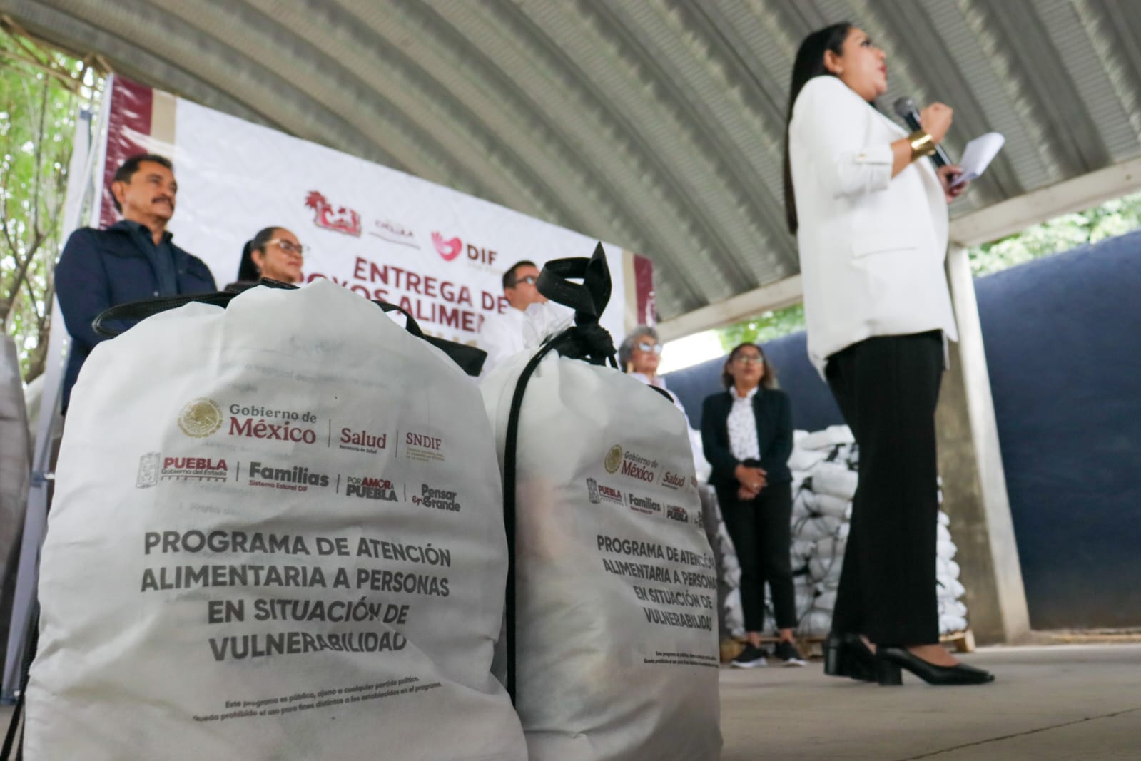 Por: Cortesía Lula Pineda Tonantzin Fernández entrega 1,700 despensas a personas en situación de vulnerabilidad