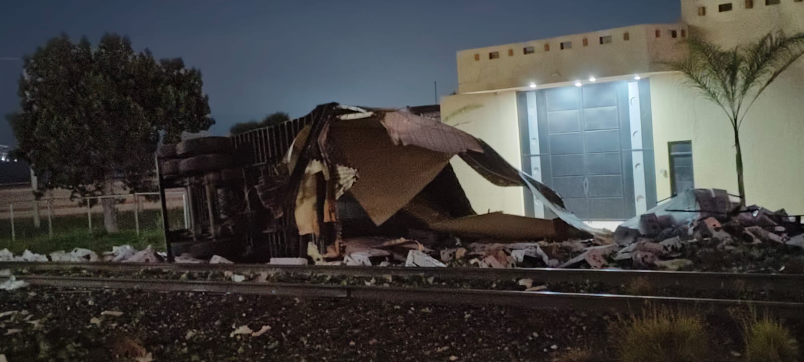 Foto: Cortesía Tren arrolla tráiler en Vías de Mena sobre la Apizaco-Tlaxco y deja daños materiales