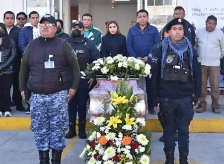Foto: Cortesía Emotivo homenaje a Adán N., paramédico fallecido, con minuto de sirenas