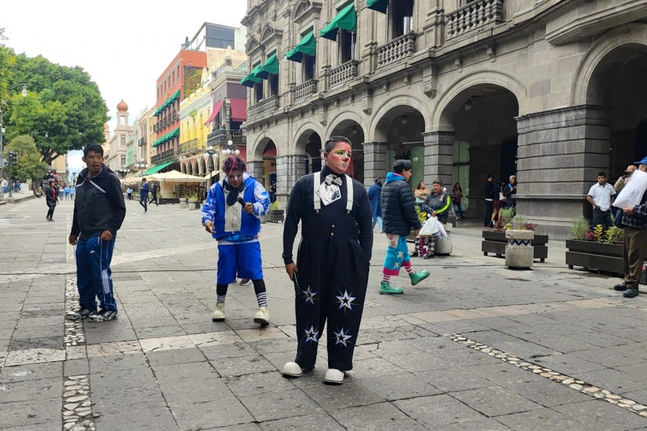 Foto: Cortesía Payasos de Urban Clown marchan al Palacio Municipal de Puebla en busca de permisos y seguridad