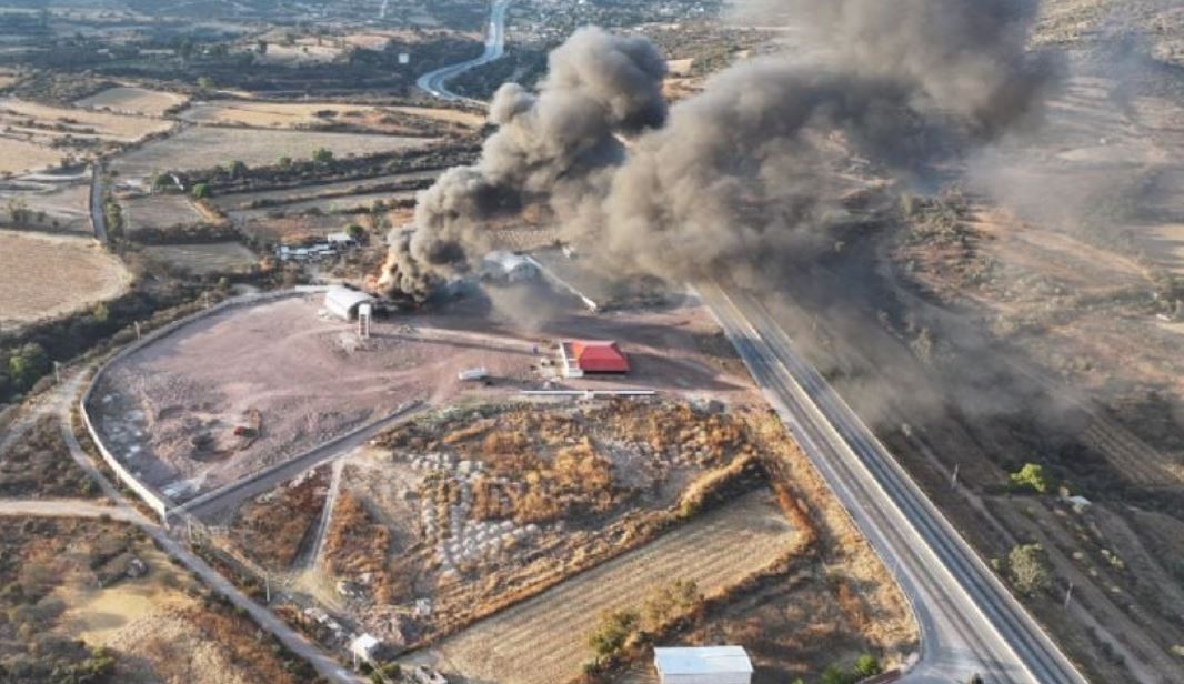 Foto: Cortesía Incendio en Tepeji del Río afecta autopista México-Querétaro y deja víctimas