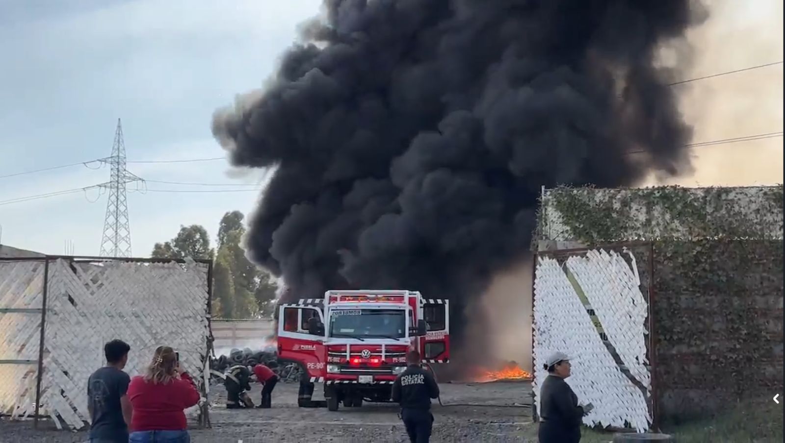 Comunicado oficial El Ayuntamiento de Coronango a través de Protección Civil y Bomberos atendió tres incendios