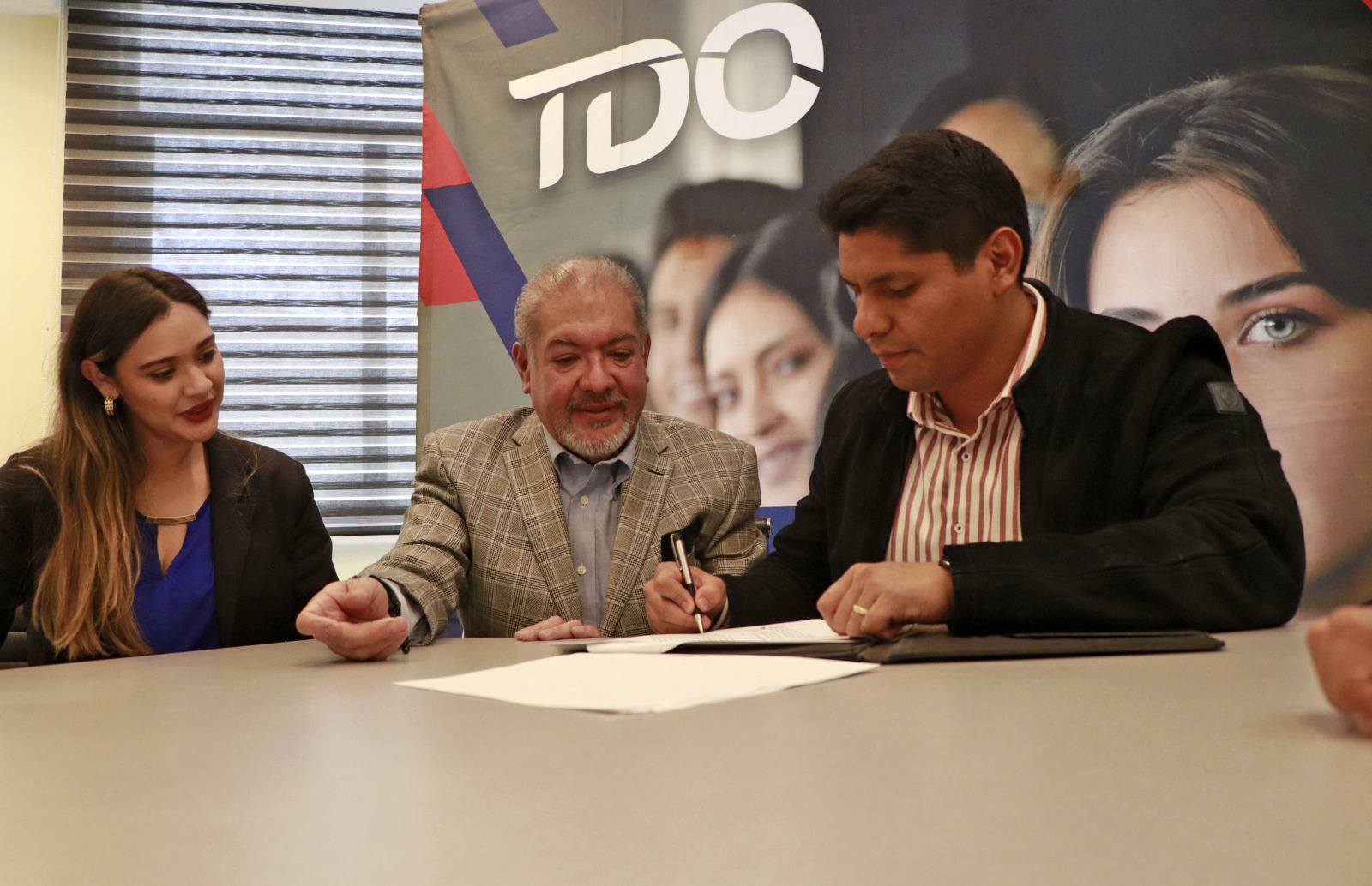 Por: Cortesía Lula Pineda Firman convenio el municipio de Cuautlancingo y la Universidad Tec de Oriente