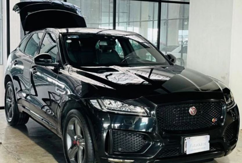 Foto: Cortesía Camioneta de lujo robada hallada en el Museo del Automóvil en Coyoacán