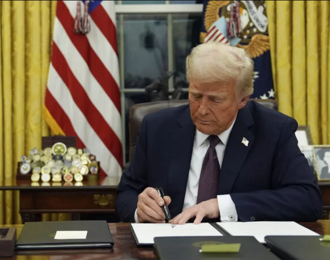 Foto: Cortesía Trump firma orden ejecutiva para limitar ciudadanía por nacimiento en EE.UU.