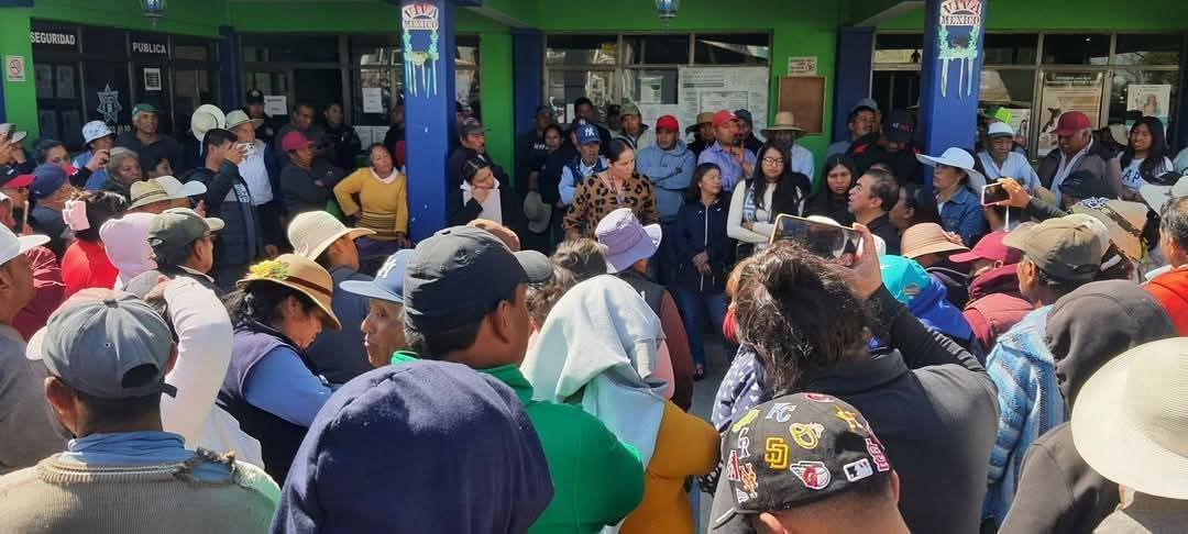De "patitas en la calle": pobladores de San José Teacalco corren a alcaldesa