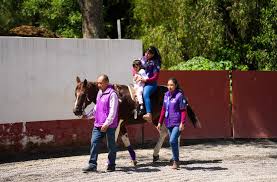 Foto: Cortesía Zacualpan ofrece equinoterapia para rehabilitar a niños con problemas motrices
