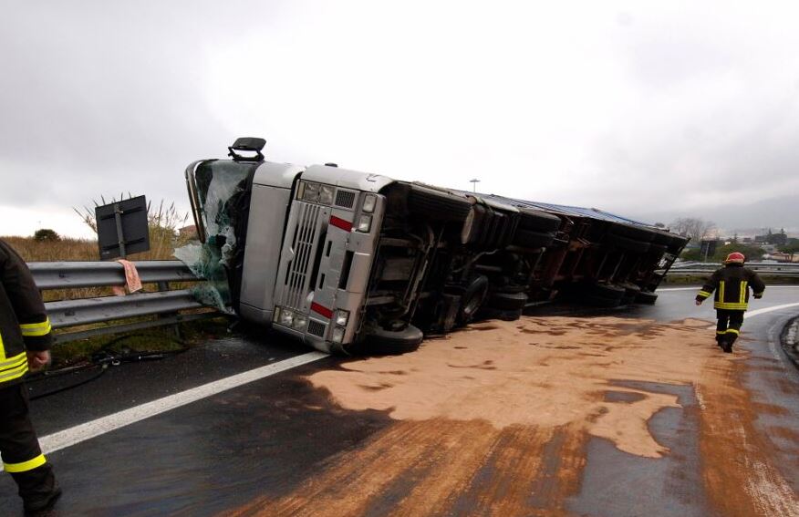 Foto: Cortesía Accidente en México-Cuernavaca: tráiler volcado afecta tránsito en ambos sentidos