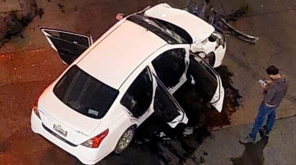 Impactante choque en el Centro Histórico: auto termina dentro de negocio de pinturas