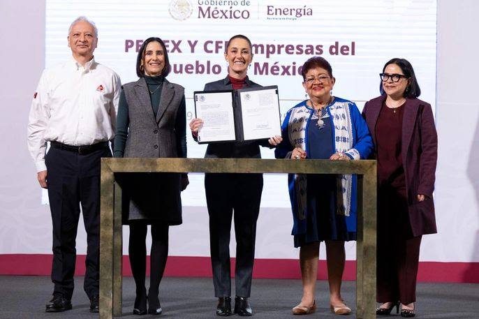 Foto: Cortesía Sheinbaum firma leyes históricas para fortalecer a Pemex y CFE, garantizando soberanía energética