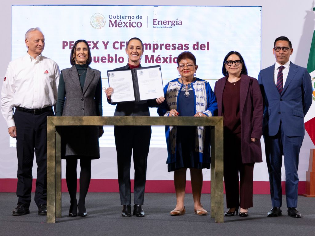 Foto: Cortesía Sheinbaum firma leyes secundarias de la reforma energética que devuelven carácter público a Pemex y CFE