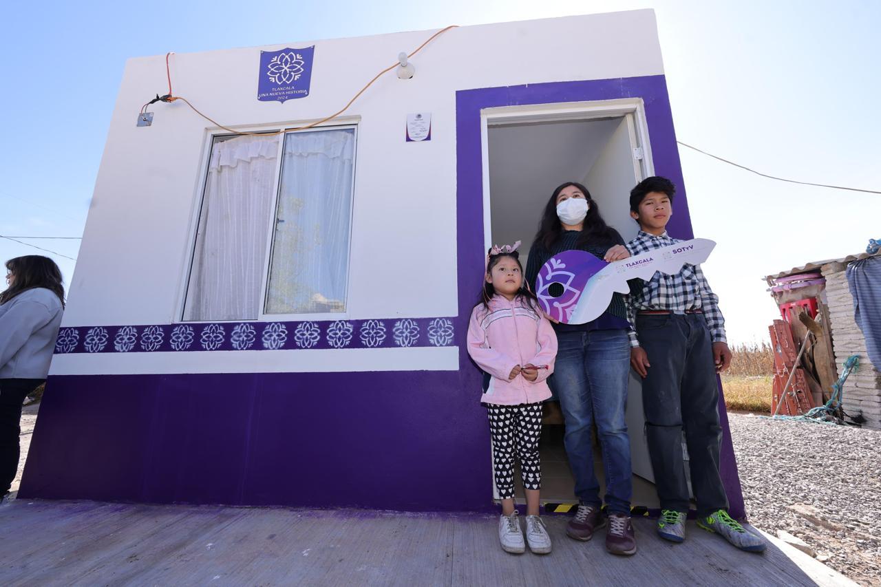Foto: Cortesía Gobierno de Tlaxcala entrega 62 viviendas dignas en Contla