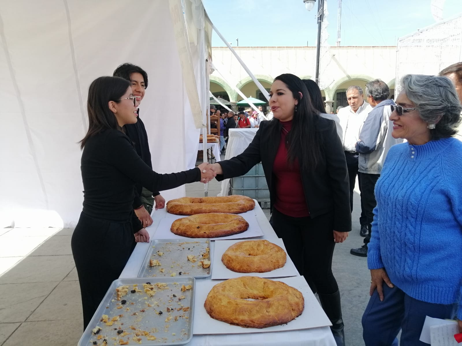 Por: Cortesía Lula Pineda Feria de la Rosca de Reyes en San Pedro Cholula: Fiesta familiar