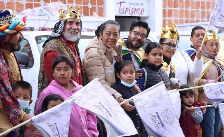 Foto: Cortesía Ariadna Ayala y Reyes Magos entregan 25 mil juguetes en Atlixco