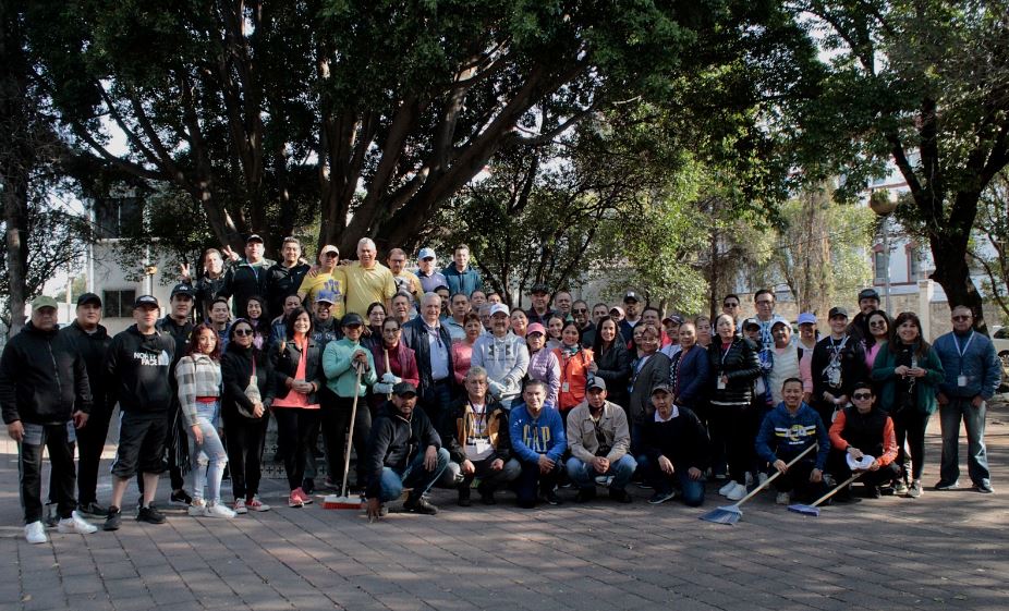 Foto: Cortesía ISSSTEP recupera parque en Puebla con jornada de limpieza comunitaria