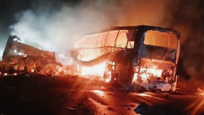 Foto: Cortesía Fatal choque entre autobús y tráiler en Tabasco deja 41 muertos