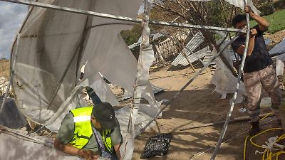 Foto: Cortesía Fuertes vientos desprenden invernadero y lo estrellan contra vivienda