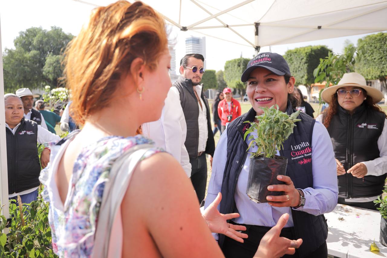 Comunicado oficial Promueve Lupita Cuautle el cuidado del medio ambiente con adopción de árboles
