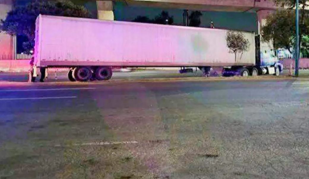 Foto: Cortesía Intento de asalto en Periférico Norte deja tráiler baleado y caos vial