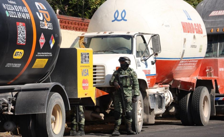 Foto: Cortesía Decomisan 12 pipas con gas robado y detienen a 3 personas en Tepeaca