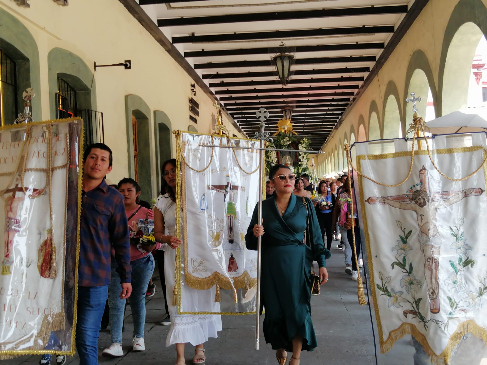 Por: Cortesía Lula Pineda  Bajada de la Santísima Virgen de los Remedios da inicio a la Feria Patronal en Cocoyotla