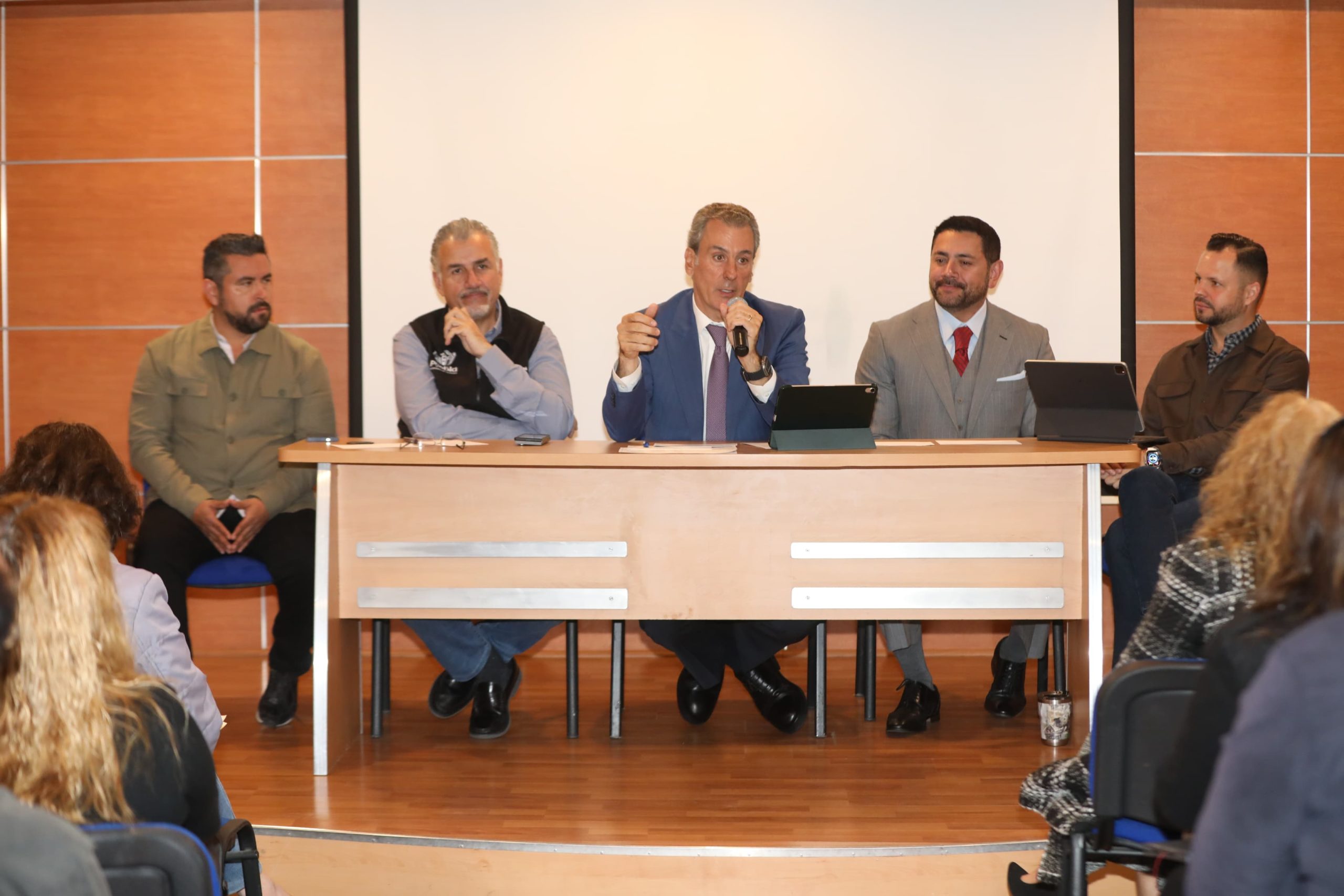 Foto: Cortesía Pepe Chedraui se reúne con vecinos para atender problemáticas de la capital