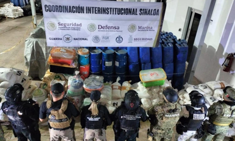 Foto: Cortesía Aseguran 4,700 litros y 269 kilos de metanfetamina en Sinaloa