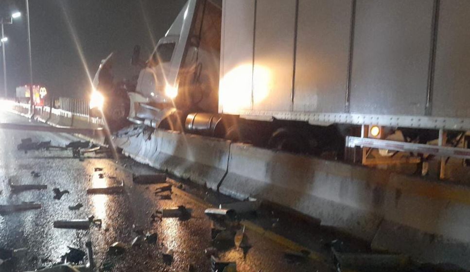 Foto: Cortesía Tráiler choca en la México-Cuernavaca y genera caos vial en Palmira