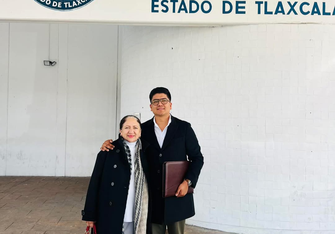 Foto: Especial Ex diputado y aspirante a gobernador arma escándalo en plaza comercial de Apizaco por reflectores