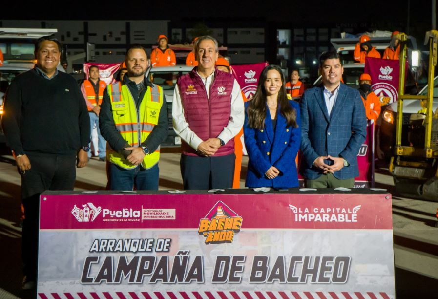 Foto: Cortesía Campaña Nocturna Bacheando Puebla 2025: Mejorando las calles de la ciudad