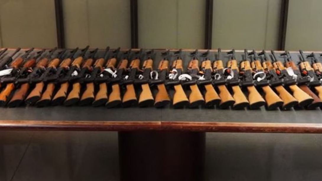 Foto: Cortesía Aseguran 42 fusiles AK-47 en la frontera con México