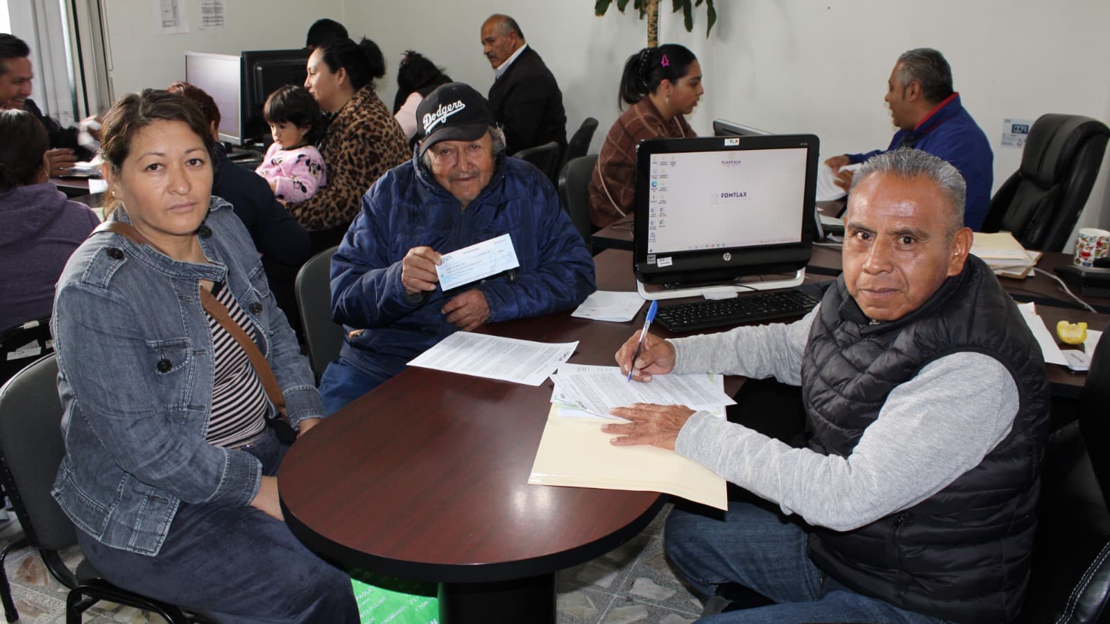 Fomtlax entrega 873 mil pesos a emprendedores de Tlaxcala para fortalecer la economía