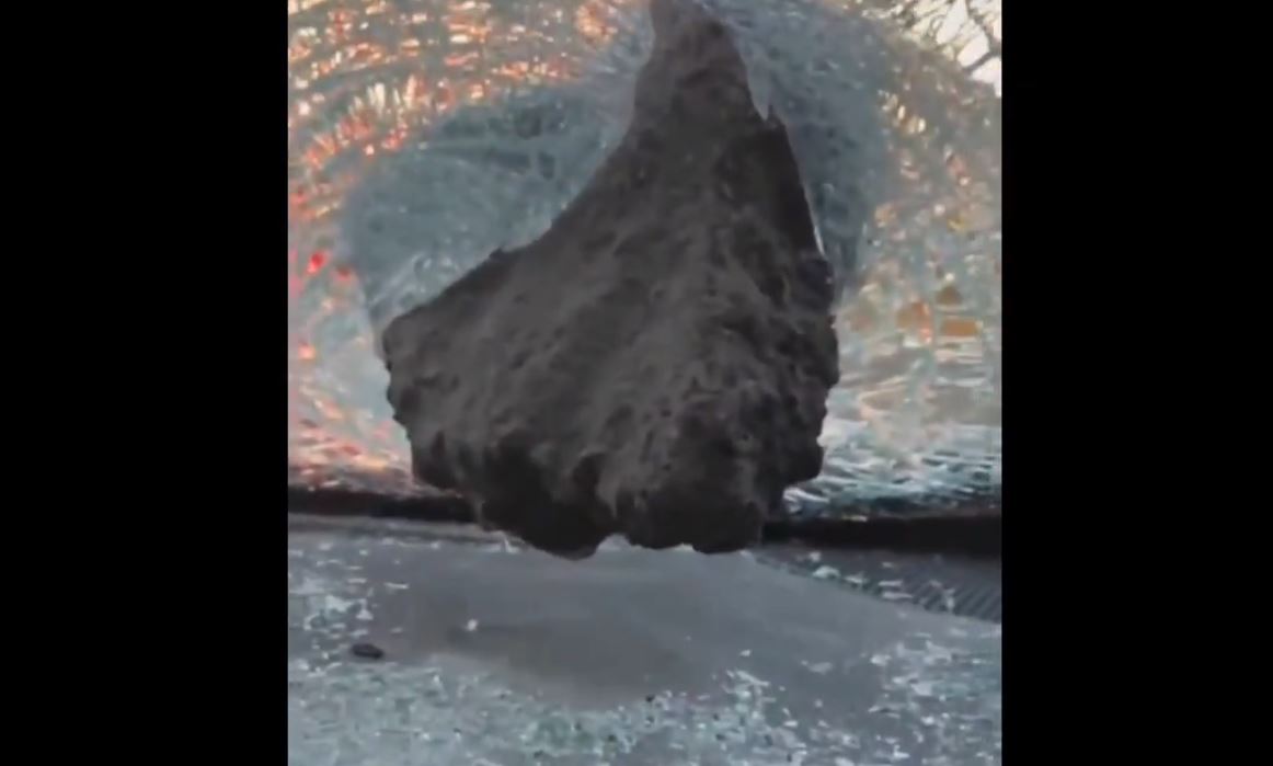 Foto: Cortesía Ataques con rocas en la autopista México-Puebla: conductor graba el momento