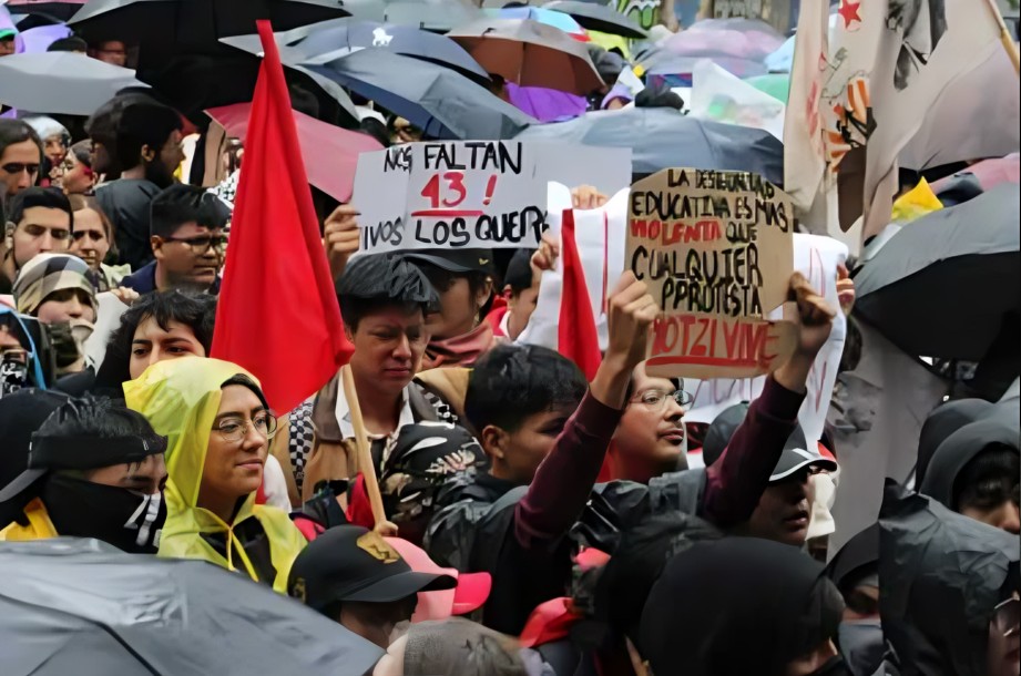 Foto: Cortesía Normalistas de Ayotzinapa piden reactivar GIEI; protestan en CDMX