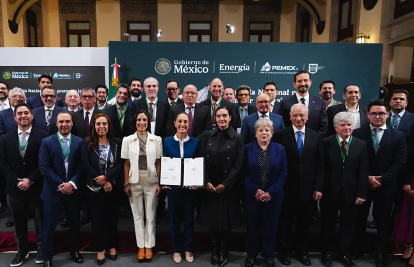 Foto: Cortesía Sheinbaum y gasolineros acuerdan fijar precio máximo de gasolina Magna