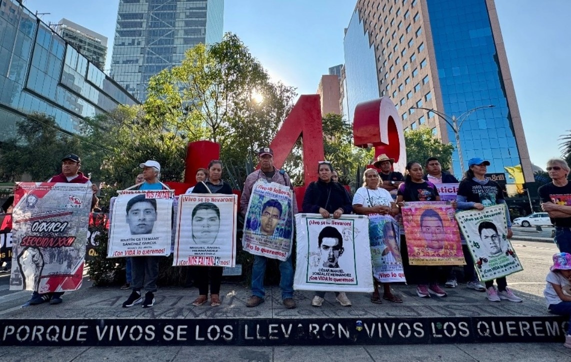 Foto: Cortesía Claudia Sheinbaum se reúne con familiares de los normalistas de Ayotzinapa