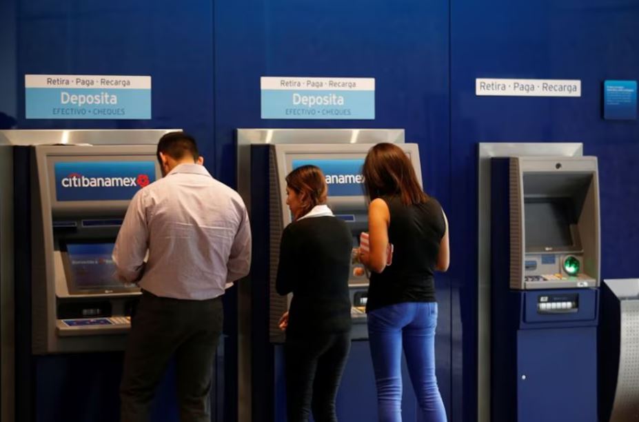 Foto: Cortesía Comisiones de Banamex: ¿cómo evitar cargos en tus cuentas de débito?