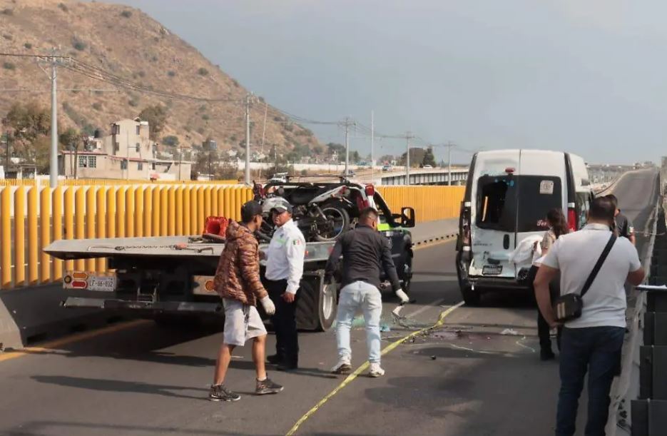 Foto: Cortesía Motociclista muere tras chocar contra combi en la México-Puebla