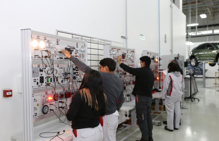 Foto: Cortesía Líderes del Proyecto Olinia visitan CERHAN-UTP para impulsar tecnología