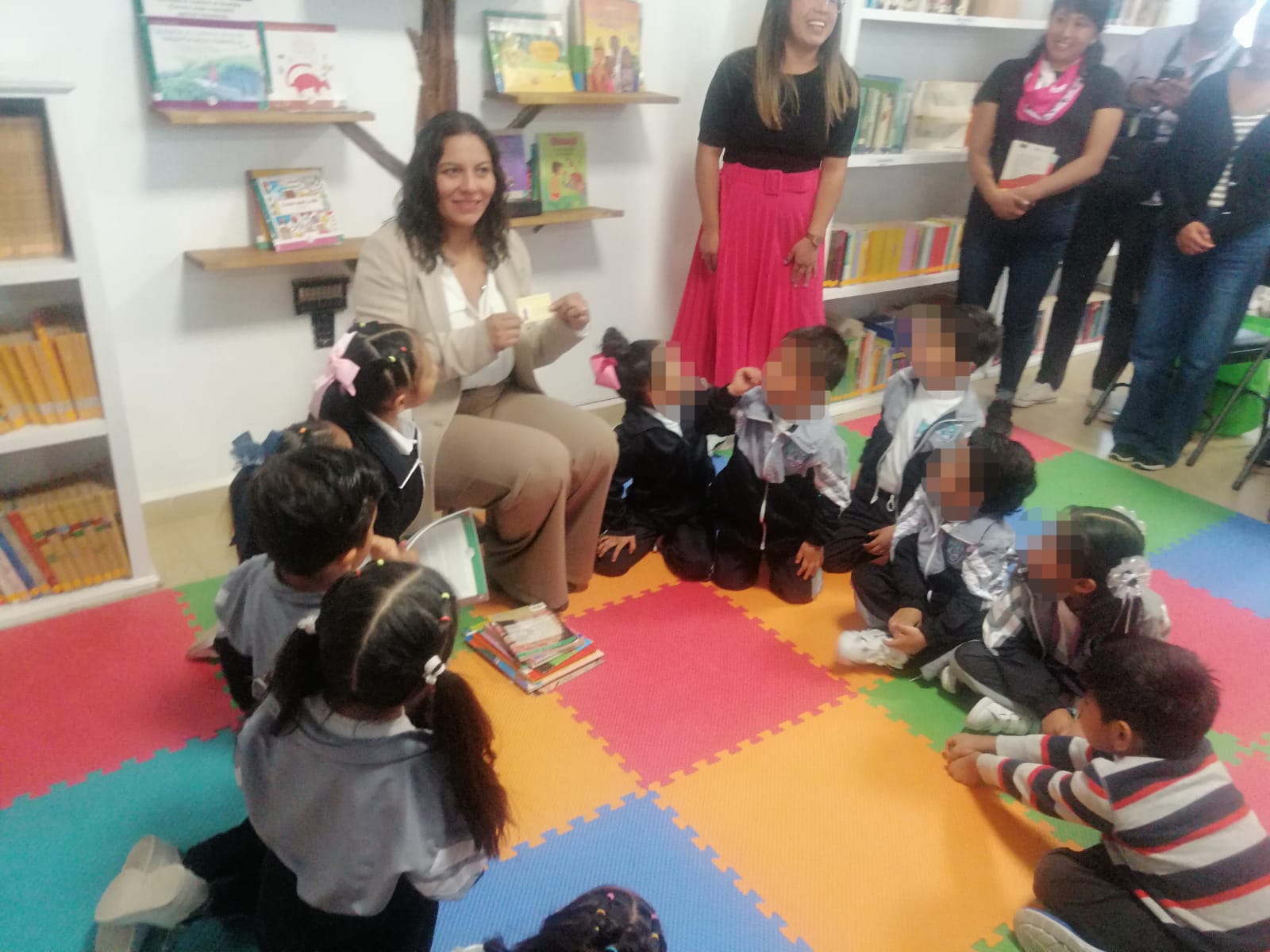Por: Cortesía Lula Pineda Biblioteca “Quetzalcóatl” se traslada a la Casa de la Cultura Tlanezcalli para promover la lectura entre jóvenes y niños