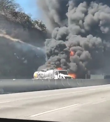 Foto: Cortesía Choque múltiple y explosión de pipa en autopista México-Querétaro