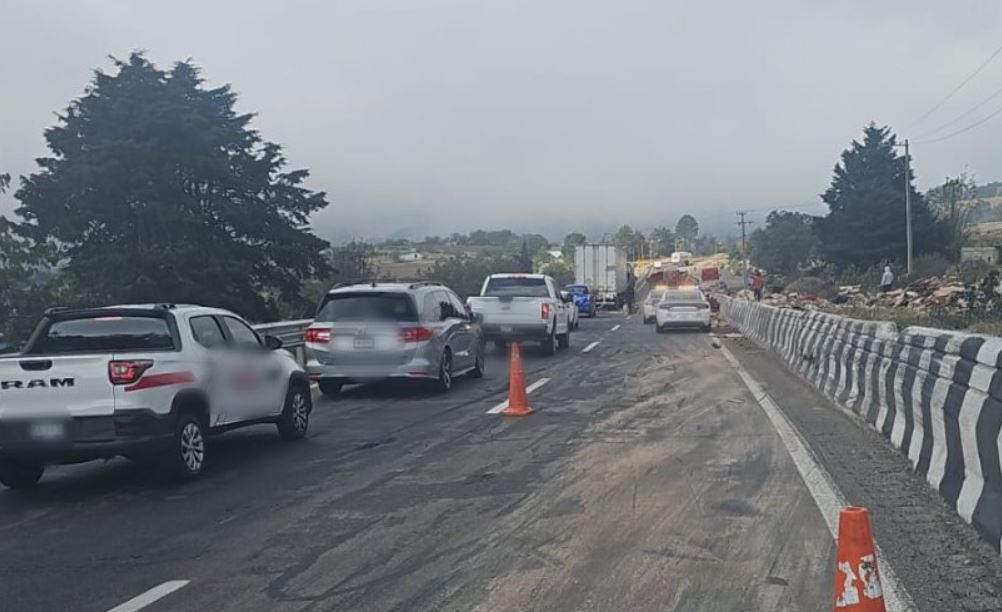 Foto: Cortesía Volcadura de tráiler en la Puebla-Orizaba causa cierre parcial