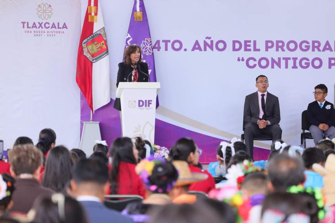 Entregan 80 mil lentes gratuitos a estudiantes de primaria en Tlaxcala