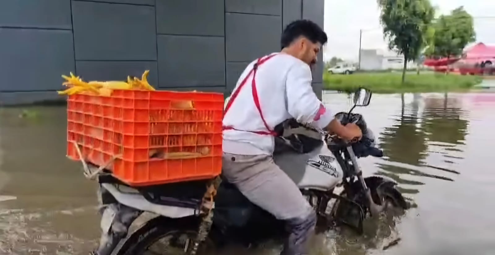 Por: Cortesía Lula Pineda Persisten afectaciones viales tras lluvias en Coronango