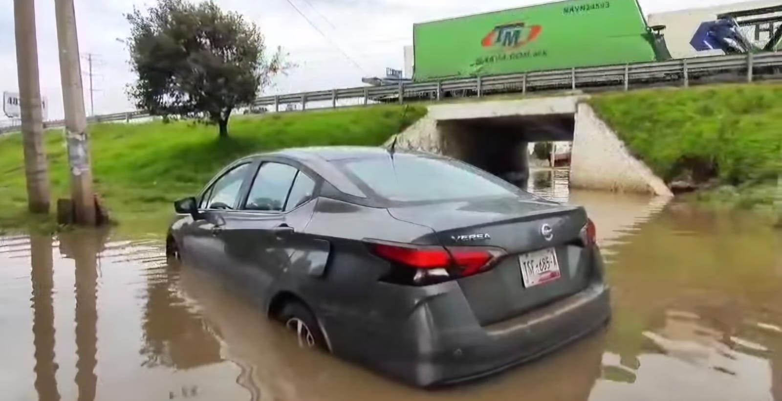 Persisten afectaciones viales tras lluvias en Coronango
