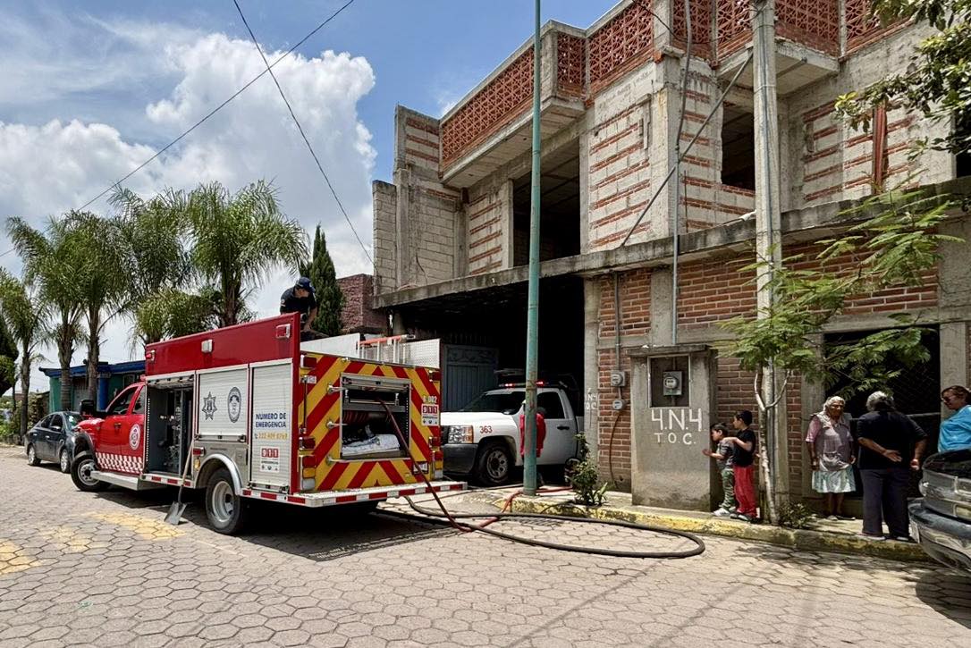 Por: Cortesía Lula Pineda Controlan incendio en vivienda de San Rafael Comac; no se reportan heridos