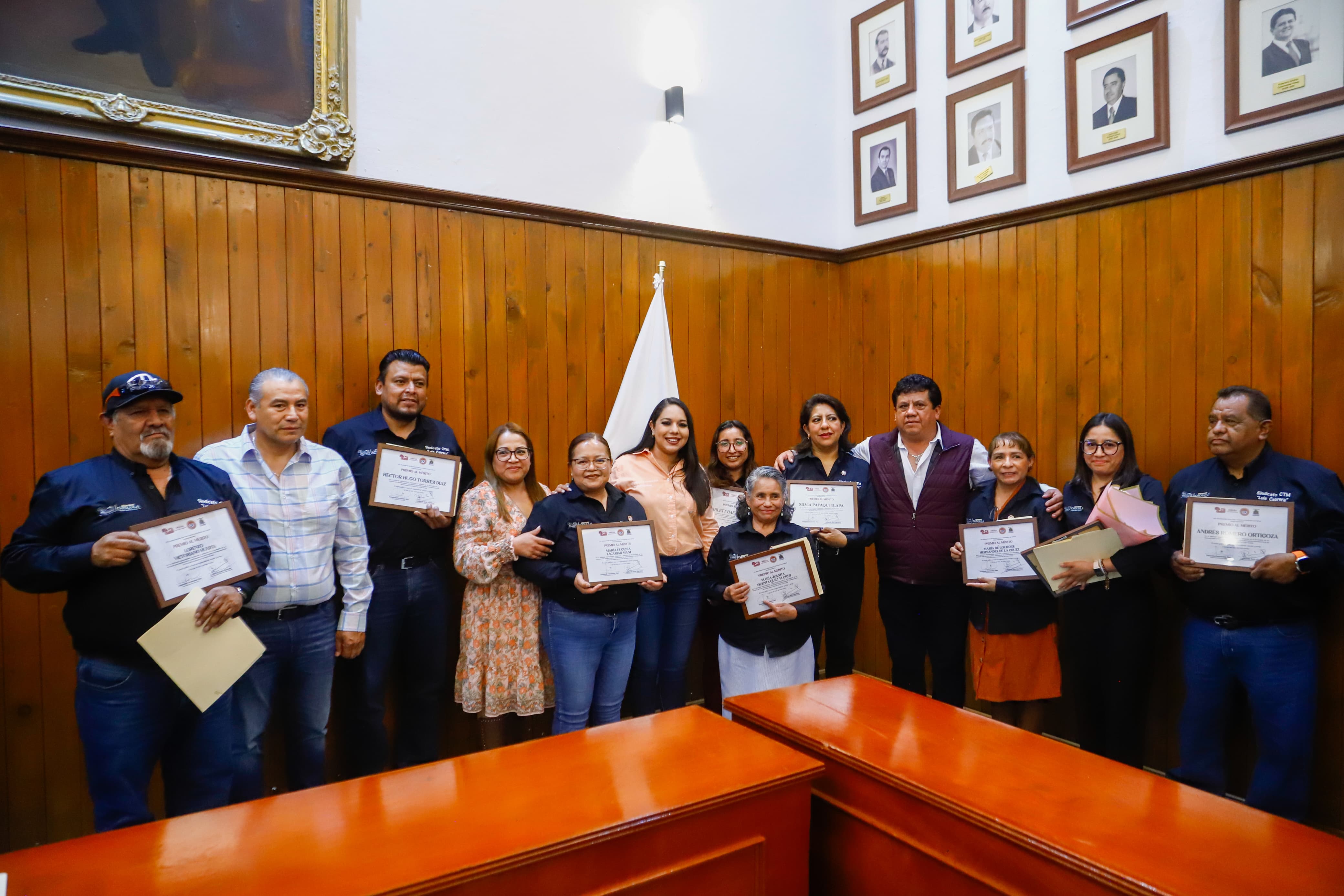 Comunicado oficial Comprometida con la seguridad y el servicio público, Tonantzin Fernández entrega becas y reconocimientos